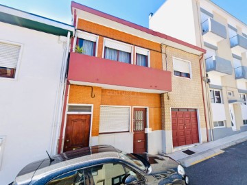 House 3 Bedrooms in Rio Tinto