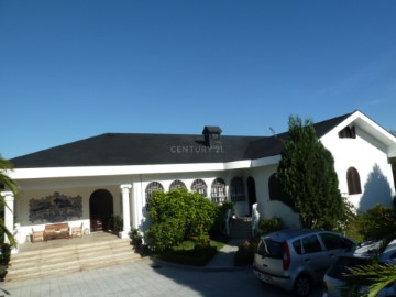 House 6 Bedrooms in Oliveira do Douro