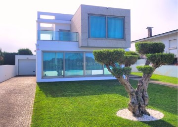 House 4 Bedrooms in Ovar, S.João, Arada e S.Vicente de Pereira Jusã