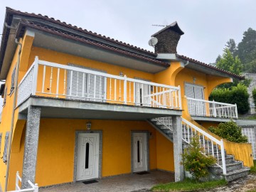 House 4 Bedrooms in Póvoa de Lanhoso (Nossa Senhora do Amparo)