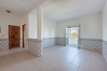 Apartment 3 Bedrooms in Estômbar e Parchal