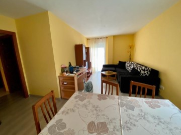Apartment 3 Bedrooms in Montilivi-Pericot