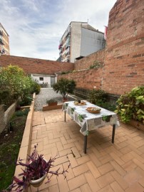 House 4 Bedrooms in Barri Vell