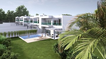 House 3 Bedrooms in Luz