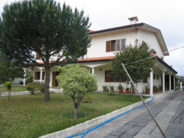 House 6 Bedrooms in Canelas