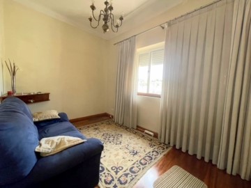 House 2 Bedrooms in Campanhã