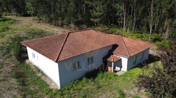 House 3 Bedrooms in Refóios do Lima