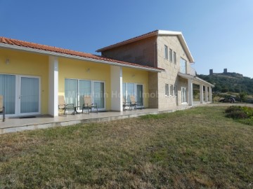 House 3 Bedrooms in Linhares