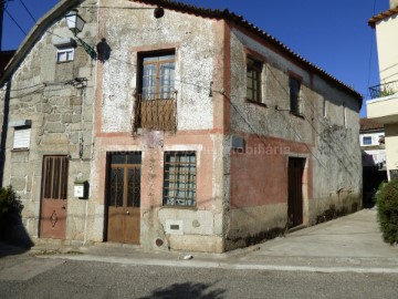 House  in Lagares da Beira