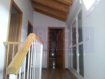 House 3 Bedrooms in Gimileo
