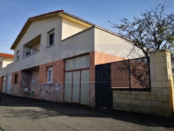 Maison 3 Chambres à Cuzcurrita de Río Tirón