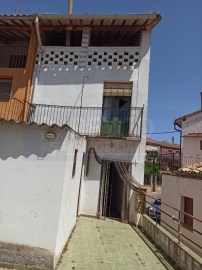 House 4 Bedrooms in Arenzana de Abajo