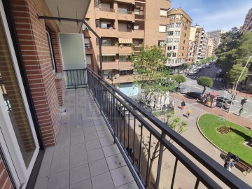 Apartment 4 Bedrooms in Logroño Centro
