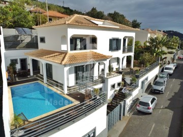 House 4 Bedrooms in Funchal (Santa Maria Maior)