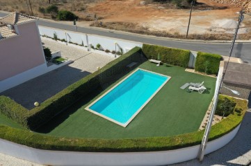 House 4 Bedrooms in Portimão