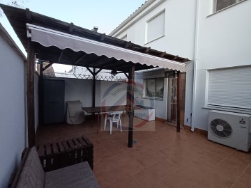 House 3 Bedrooms in Ayacor