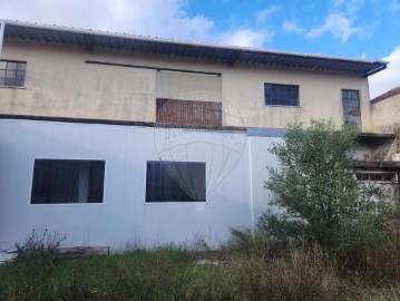 House 3 Bedrooms in Almargem do Bispo, Pêro Pinheiro e Montelavar