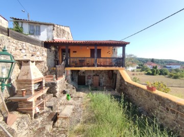 Maison 2 Chambres à Santa Leocádia