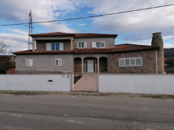 House 5 Bedrooms in Madalena e Samaiões