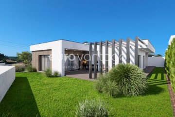 House 3 Bedrooms in Amor