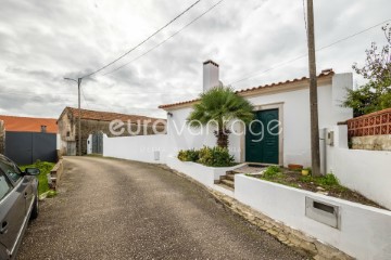 House 3 Bedrooms in Maceira