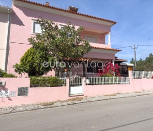 House 2 Bedrooms in Leiria, Pousos, Barreira e Cortes