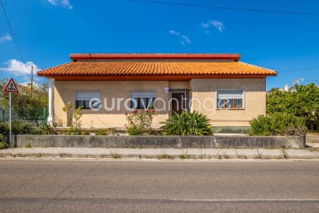 House 3 Bedrooms in Vieira de Leiria