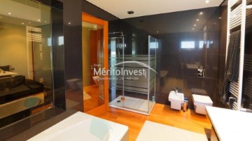 House 4 Bedrooms in Póvoa de Varzim, Beiriz e Argivai