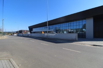 Industrial building / warehouse in Manhente