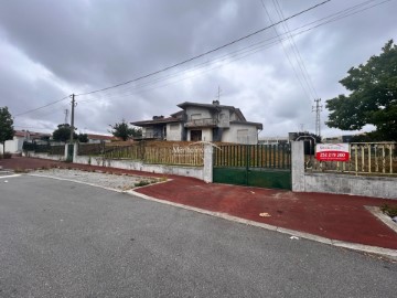 House  in Esmeriz e Cabeçudos