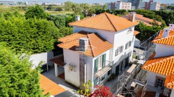 House 5 Bedrooms in Aver-O-Mar, Amorim e Terroso