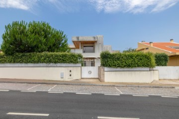 House 4 Bedrooms in Ermesinde