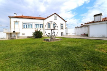 House 5 Bedrooms in Estela