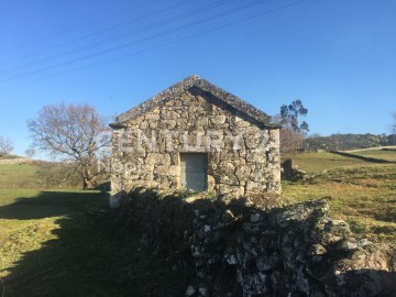 Moradia 2 Quartos em Ruivães e Campos