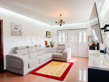 House 5 Bedrooms in Vitorino das Donas