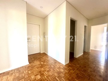 Apartment 3 Bedrooms in Braga (Maximinos, Sé e Cividade)