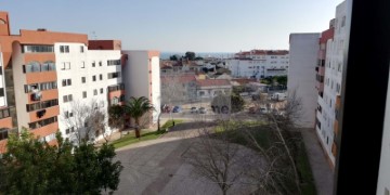 Apartment 3 Bedrooms in São Domingos de Rana