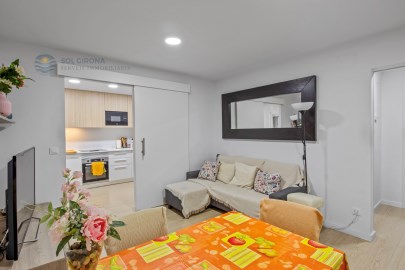 Apartment 3 Bedrooms in Sant Narcís