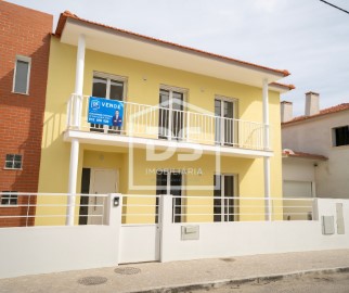 House 4 Bedrooms in Marinha Grande