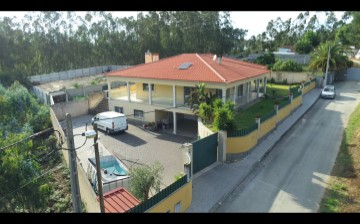 House 4 Bedrooms in Milagres