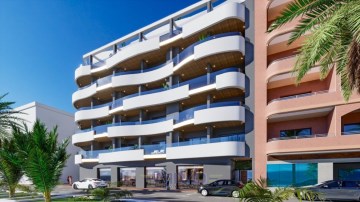 Apartment 3 Bedrooms in Torrevieja Centro