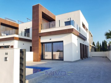 House 3 Bedrooms in Daya Nueva