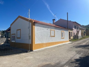 House 2 Bedrooms in Serra e Junceira