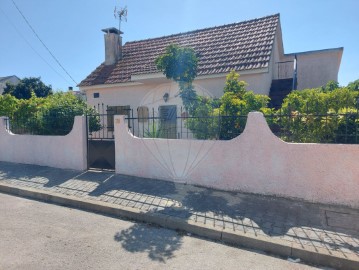 House 2 Bedrooms in Fernão Ferro