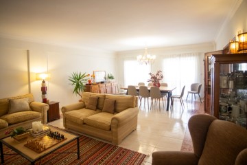 Apartment 4 Bedrooms in Cascais e Estoril