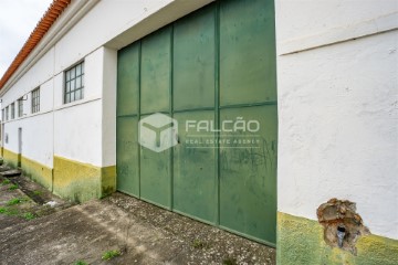 Industrial building / warehouse in Malhou, Louriceira e Espinheiro