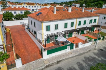 House 4 Bedrooms in Vale de Santarém