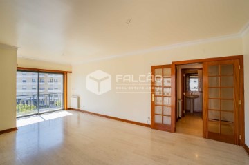 Apartment 4 Bedrooms in Cidade de Santarém