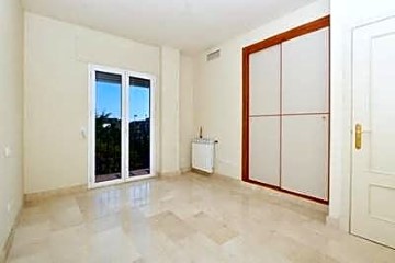 Apartment 3 Bedrooms in Marbella