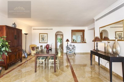 Apartment 2 Bedrooms in Benahavís